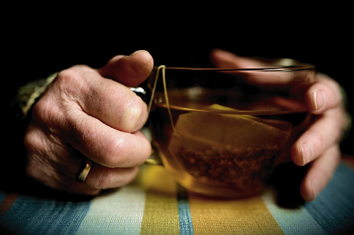 如何選擇老人看護(hù)監(jiān)視器？